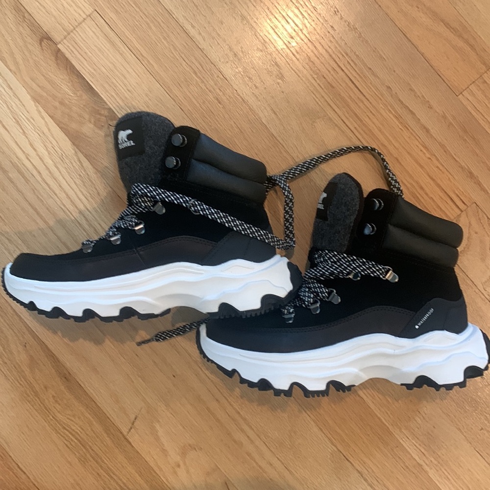 Sorel WOMEN'S KINETIC™ BREAKTHRU CONQUEST SNEAKER BOOT; Size 8 - Picture 2 of 4